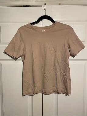 Uniqlo Women’s Short Sleeve Crew T-Shirt in Light Beige